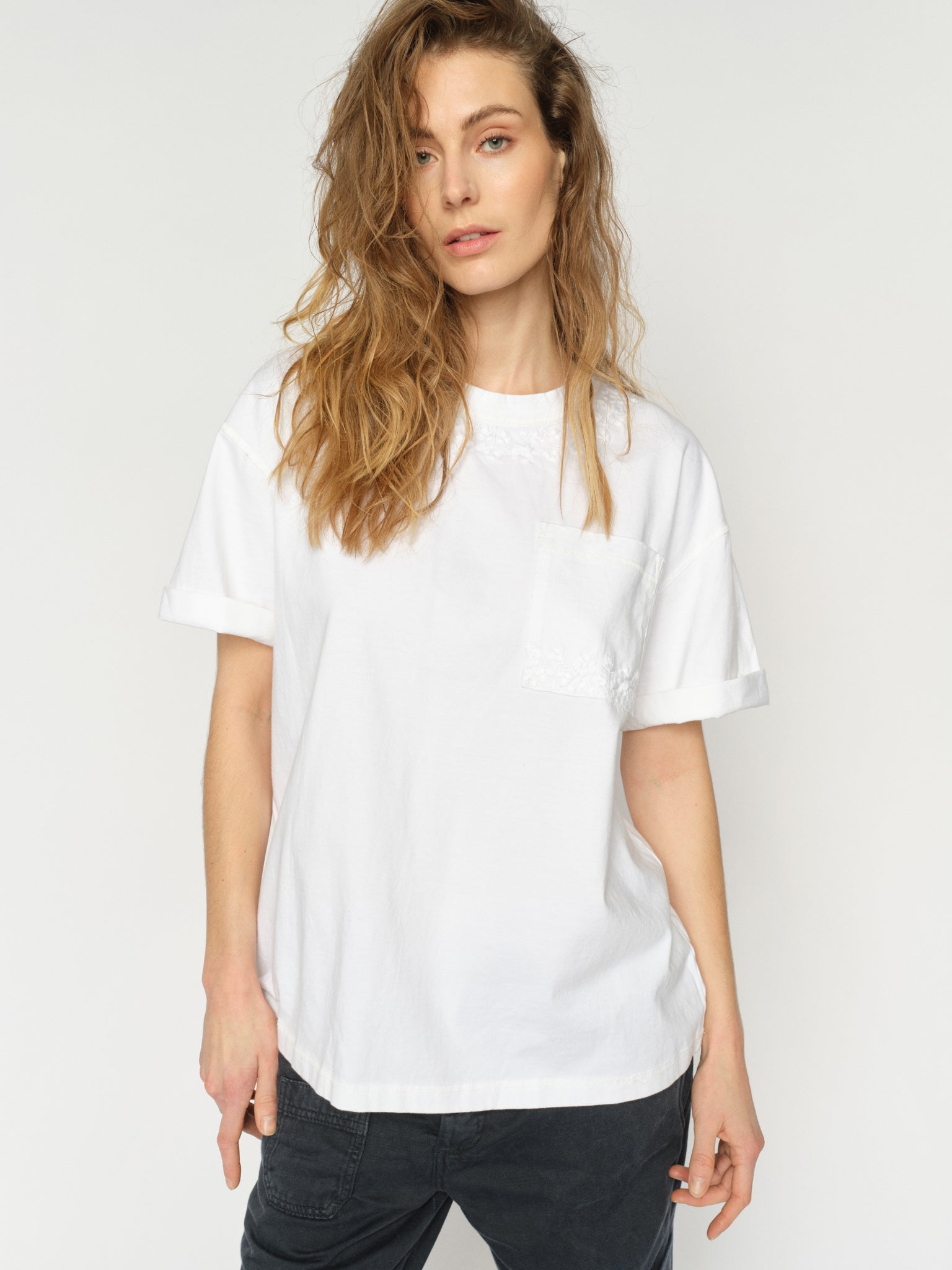 Modelshot / White / Detail